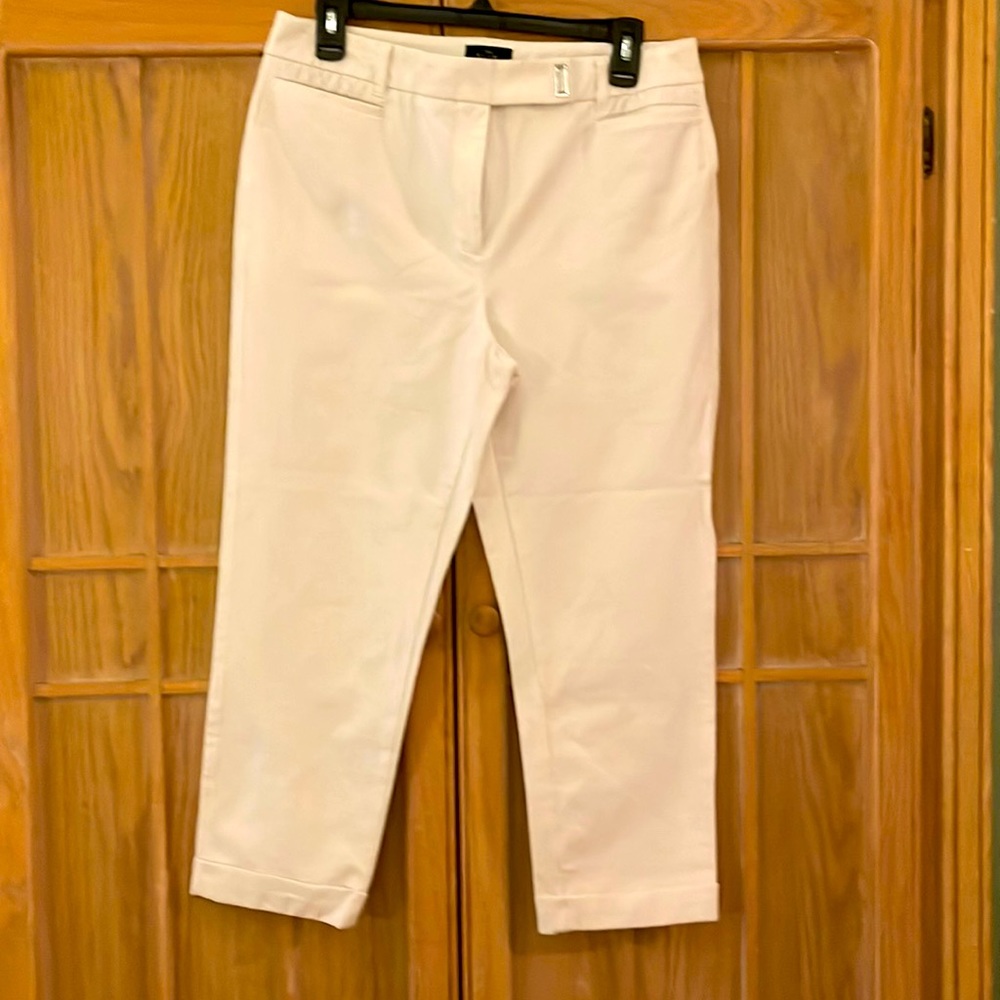 WHBM size 8 white cropped pants